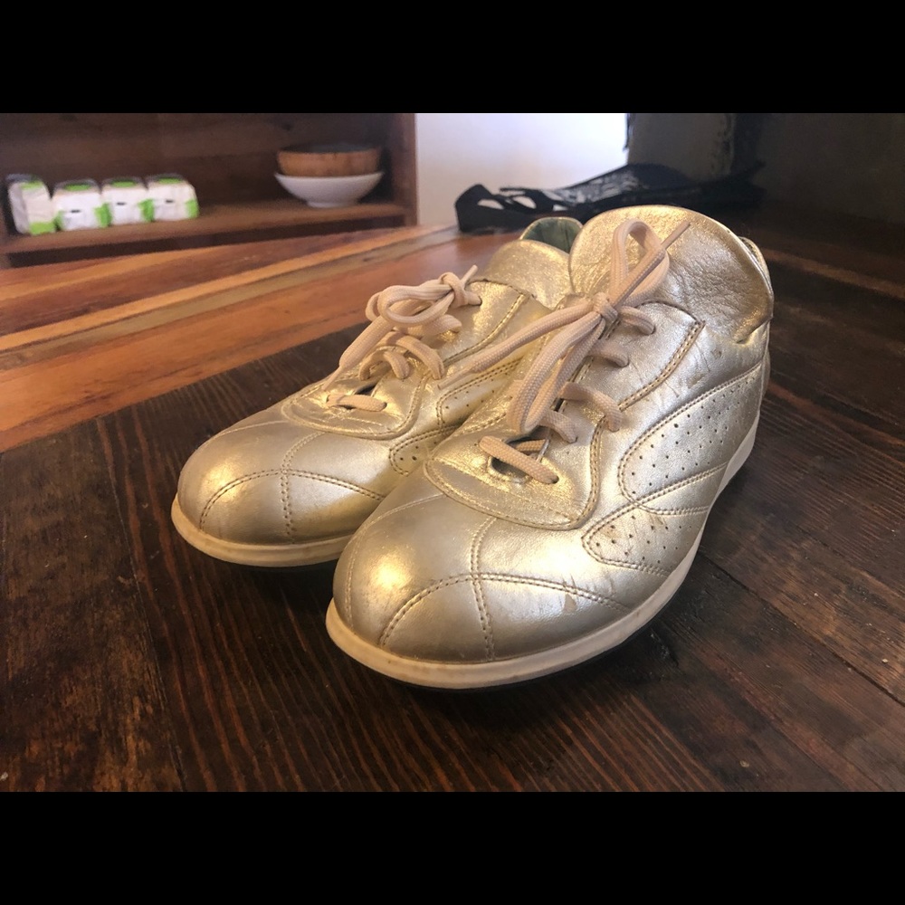VINTAGE fun & funky gold sneakers